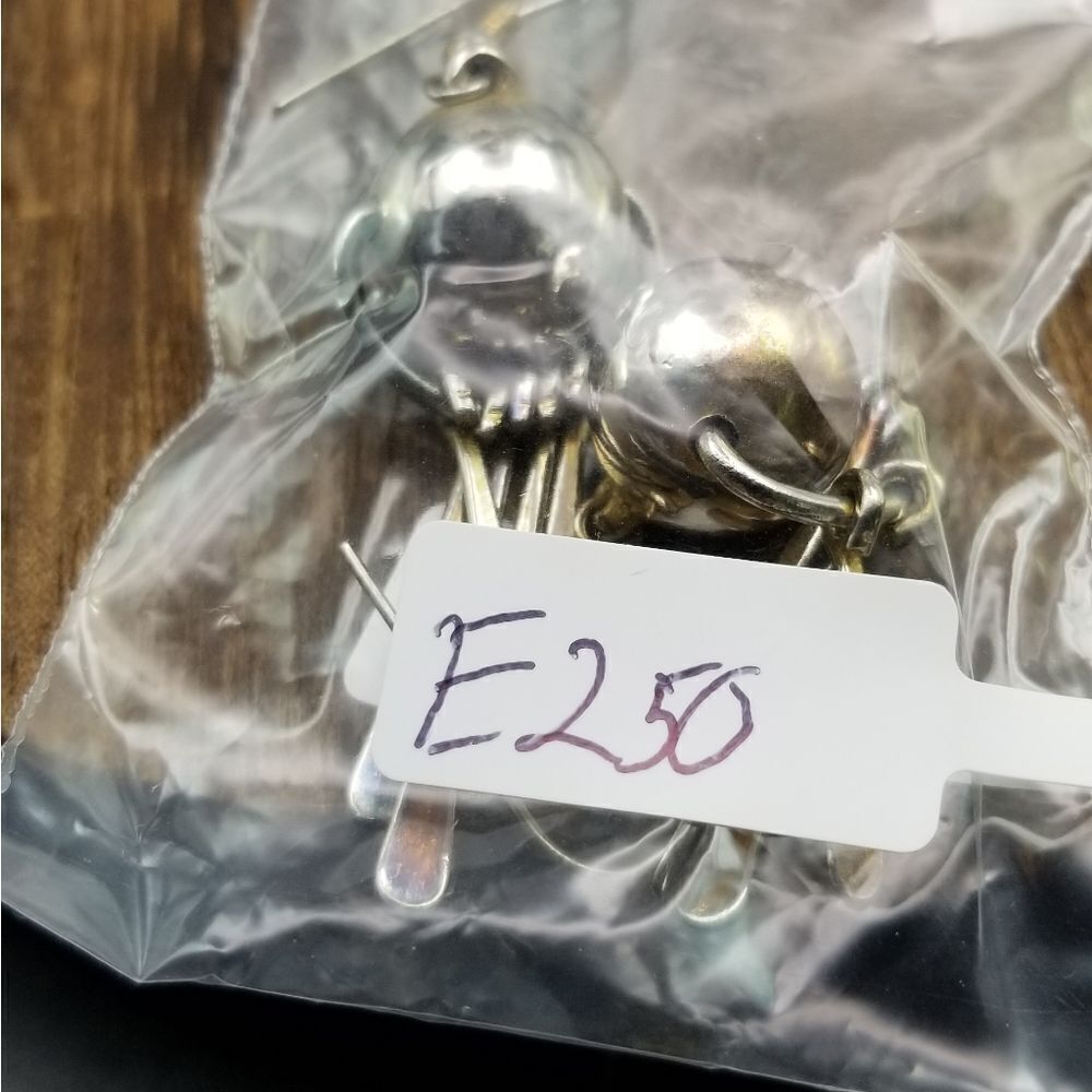 Native tassel earrings E250 - Picture 3 of 3